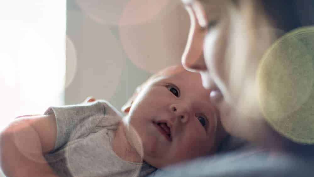 A dedicação das mulheres aos filhos não encontra paralelo no comportamento masculino. Foram os cuidados maternos, por gerações, que nos fizeram chegar até aqui.