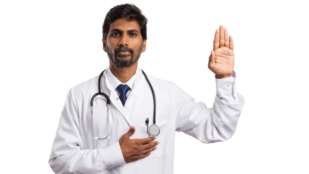 médico faz juramento de Hipócrates