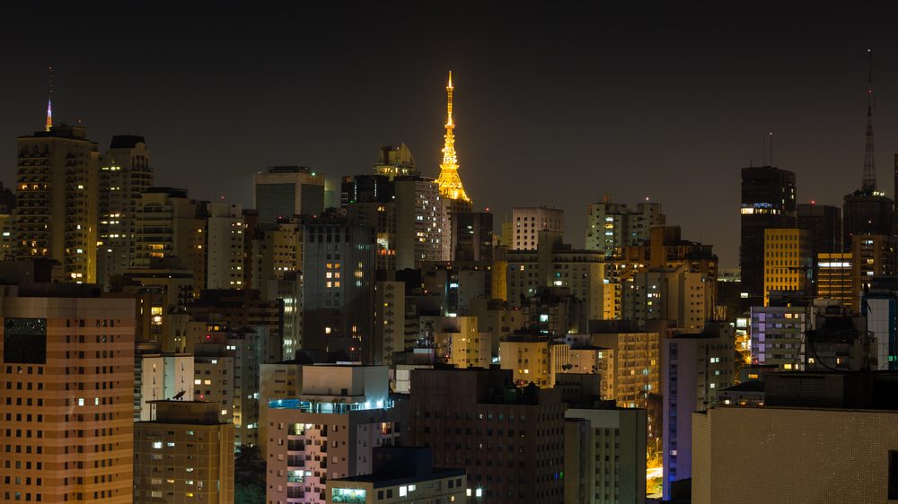 foto de prédios e de torre de São Paulo
