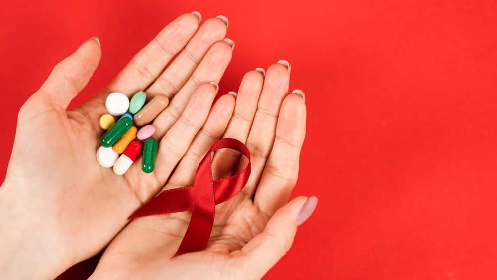 A verdadeira revolução no tratamento da aids ocorreu em meados da década de 1990 com a possibilidade de associar as drogas que passaram a compor o coquetel antiaids. Veja entrevista sobre os efeitos do tratamento da aids.