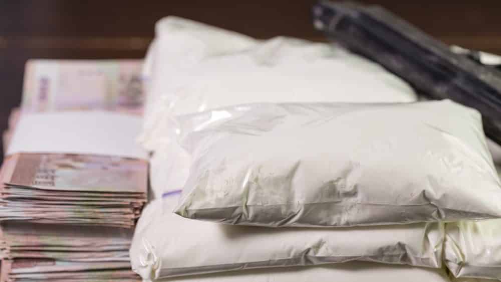 drogas e dinheiro apreendidos na guerra às drogas