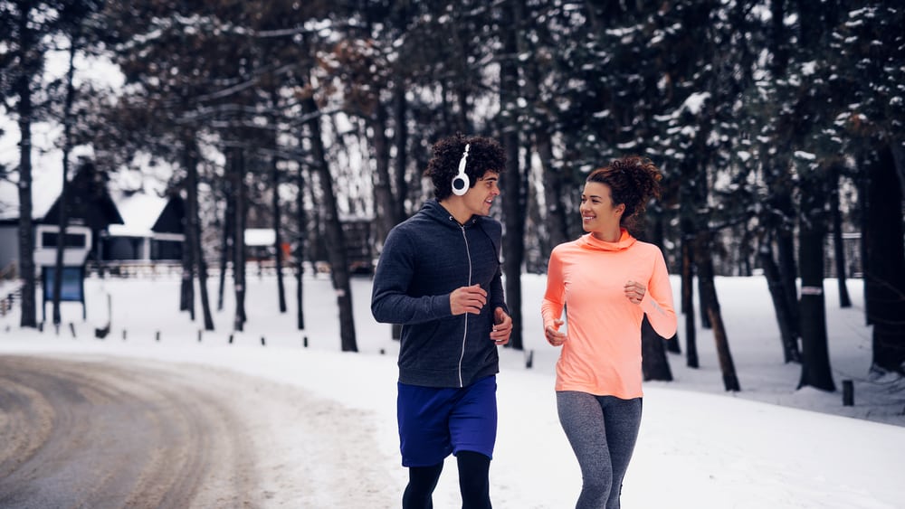 Quem sofre de problemas no coração ou pressão alta precisa de cuidados especiais para a prática de exercícios físicos, e a cautela deve ser ainda maior no inverno.