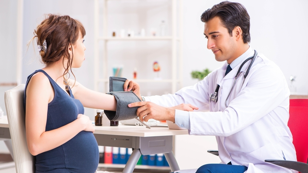 Mesmo quem não sofre de pressão alta precisa ficar atenta a um fenômeno chamado hipertensão gestacional, que acomete cerca de 10% das gestantes em todo mundo. Leia mais sobre gravidez e problemas cardíacos.