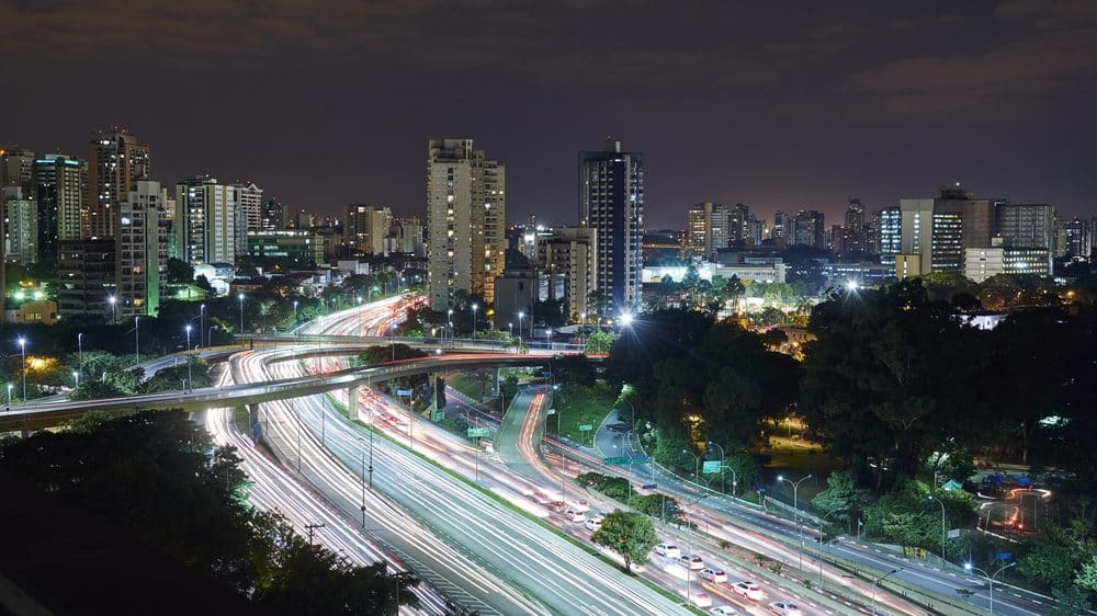 São Paulo à noite, próximo à avenida Ibirapuera