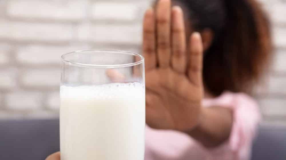 mulher recusa copo de leite. Intolerância à lactose pode surgir em qualquer fase da vida