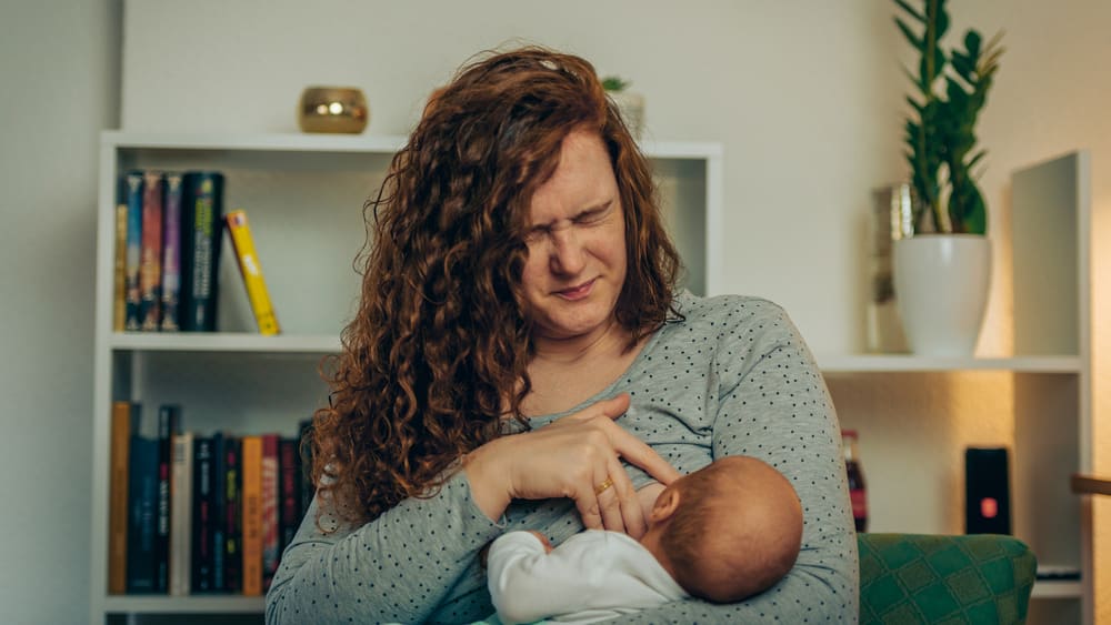 Nem sempre amamentar é fácil, e isso é algo que nossas avós não nos contam. Há mães que, por motivos físicos ou emocionais, sofrem para conseguir amamentar os filhos. Leia mais sobre amamentação e culpa.