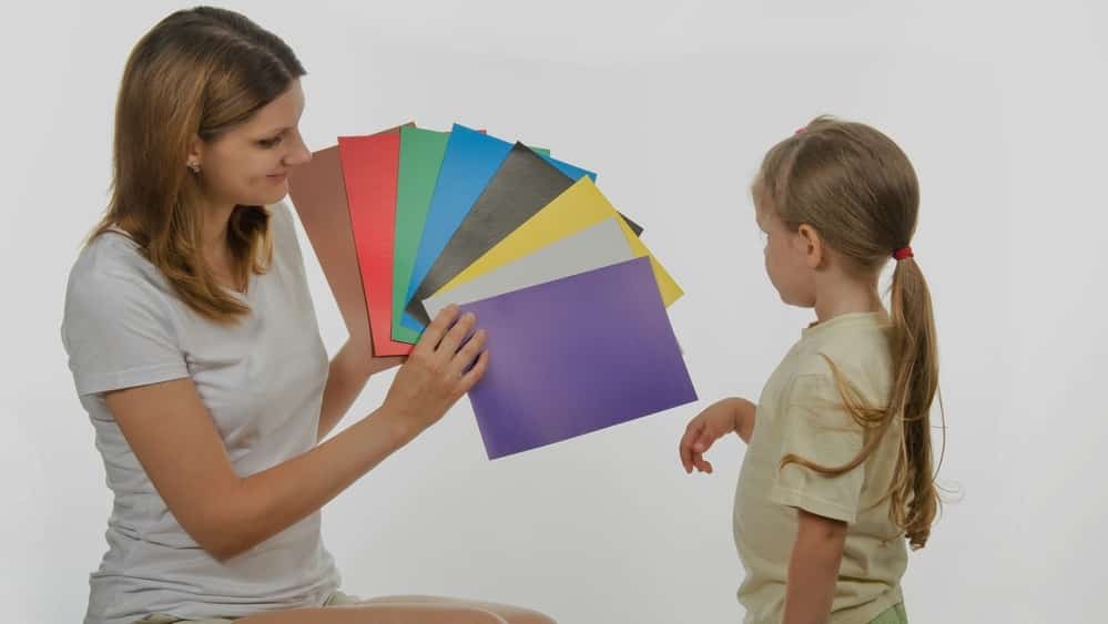 Daltonismo é uma condição que possui como principal característica a dificuldade para distinguir o vermelho e o verde e, com menos frequência, o azul e o amarelo.
