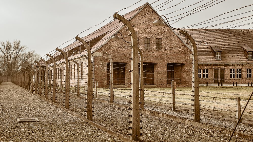 foto de um dos piores campos de extermínio nazistas, o de Auschwitz