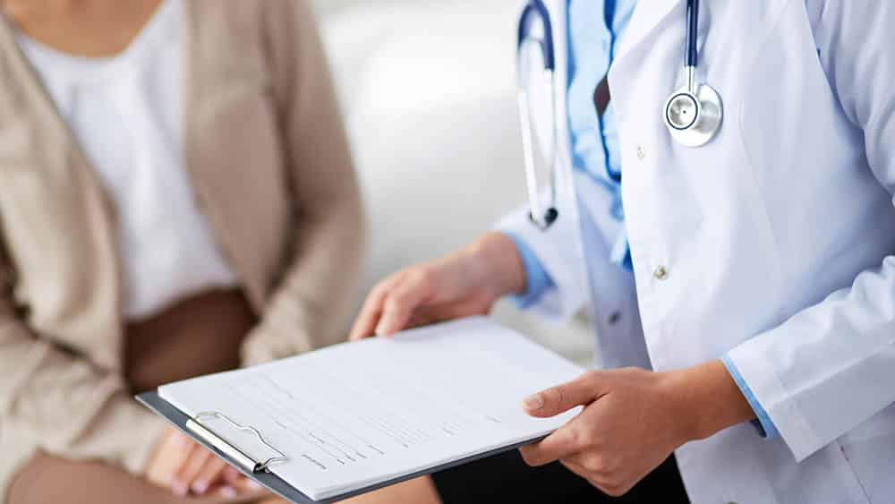 mulher medico exames