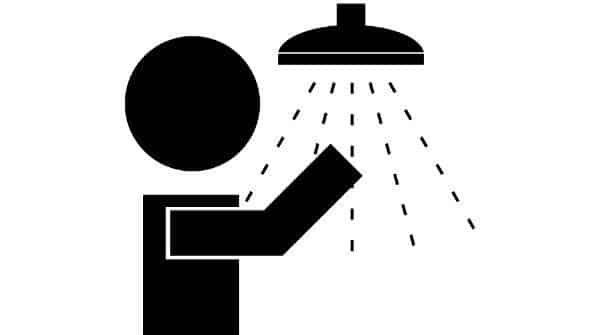 Homens devem enxugar o pênis após urinar Homens devem enxugar o pênis após urinar