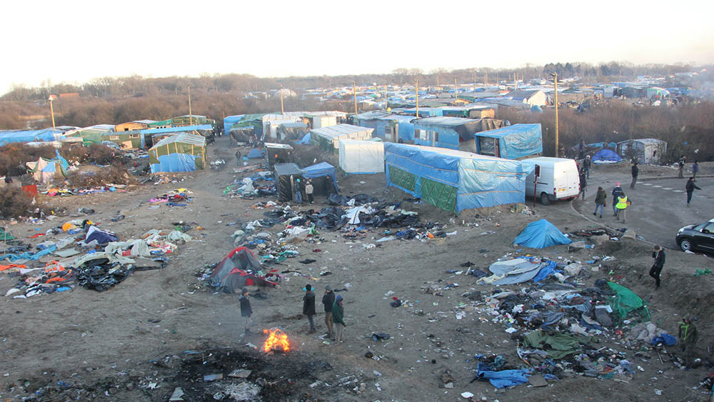 Selva de Calais, na França, local de acampamento de refugiados.