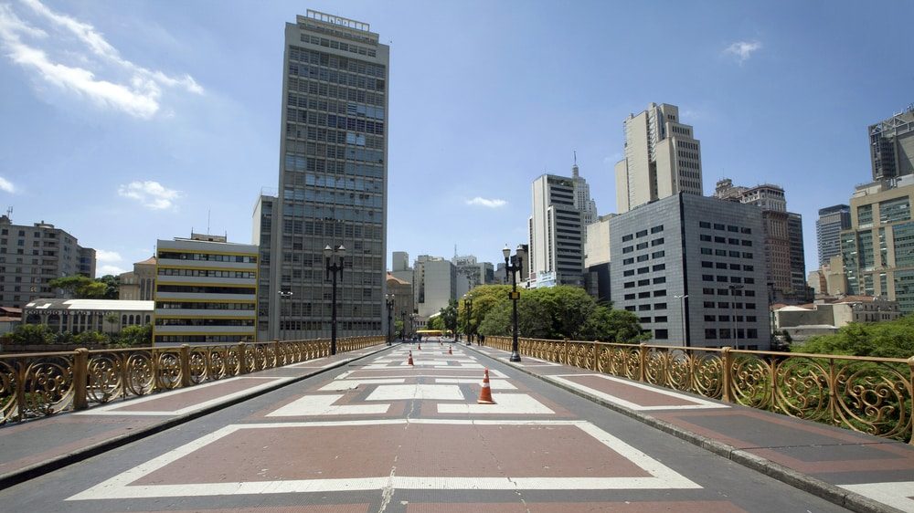 cidade de São Paulo vazia durante epidemia de coronavírus