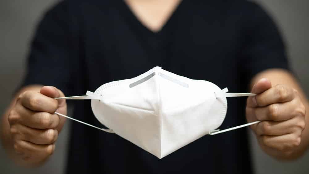 máscara em destaque. Assintomáticos transmitem covid-19