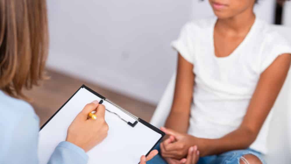 A incontinência urinária pode afetar a saúde mental do paciente, sendo as mulheres as mais afetadas pela condição.